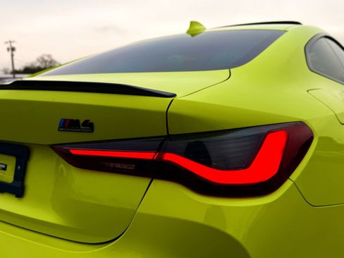 Used 2022 BMW M4 Competition w/ M Carbon Exterior Package image 22