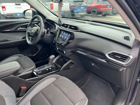 Used 2022 Chevrolet TrailBlazer LT w/ Convenience Package FWD image 26
