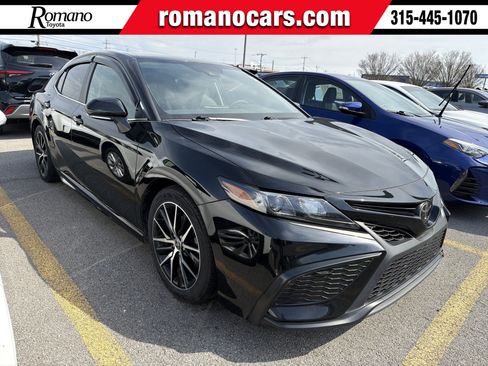 Used 2023 Toyota Camry SE image 1