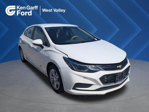 Used 2017 Chevrolet Cruze LT FWD image 1