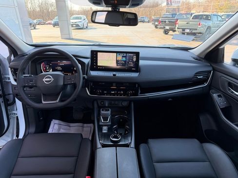 Certified 2025 Nissan Rogue SL image 9