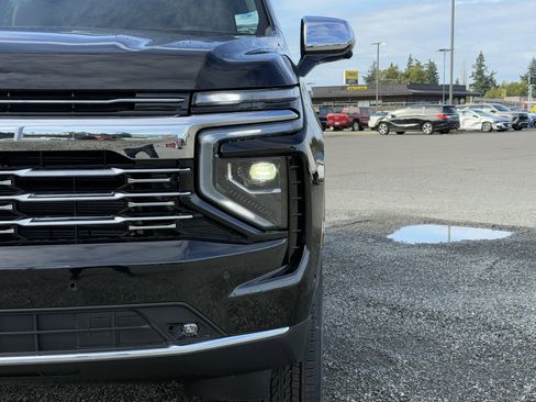 New 2026 Chevrolet Suburban Premier image 40