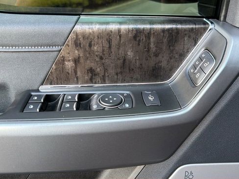 Used 2025 Ford F250 Lariat w/ Black Appearance Package image 8