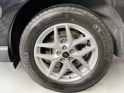 Used 2024 Ford Edge SEL image 11