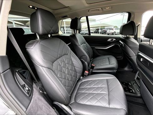 Used 2025 BMW X7 xDrive40i w/ Climate Comfort Package AWD/4WD image 37
