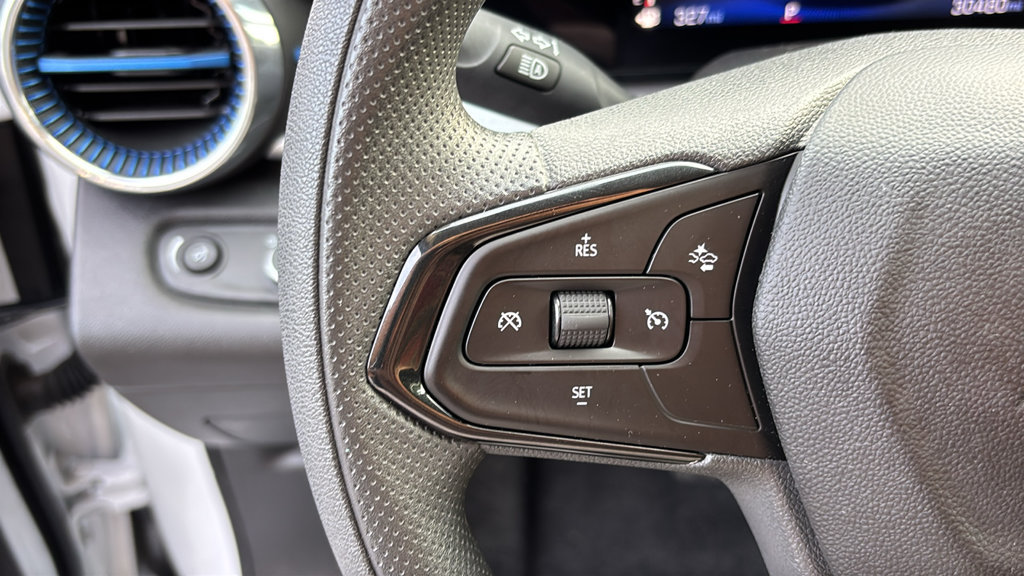 Used 2025 Chevrolet Trax LT FWD image 15