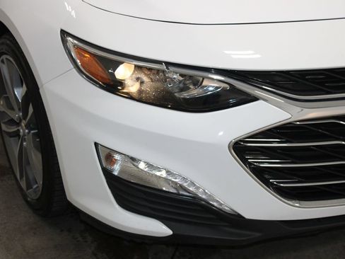 Used 2025 Chevrolet Malibu LT FWD image 12