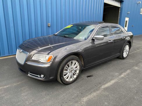 Used 2014 Chrysler 300 C image 2