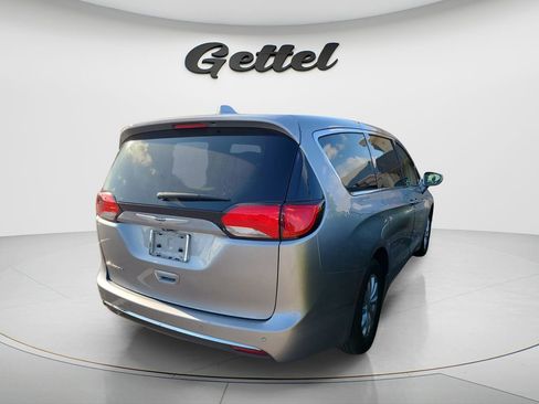 Used 2019 Chrysler Pacifica Touring Plus FWD image 3