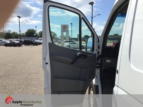 Used 2014 Freightliner Sprinter 2500 image 7