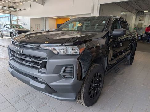 Used 2025 Chevrolet Colorado W/T w/ WT Custom Package image 5