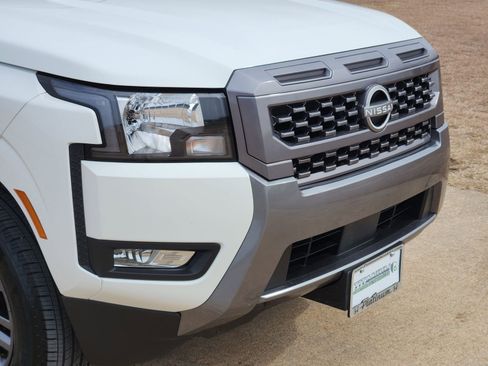 Used 2025 Nissan Frontier SV w/ SV Convenience Package image 12