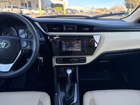 Used 2017 Toyota Corolla LE image 25