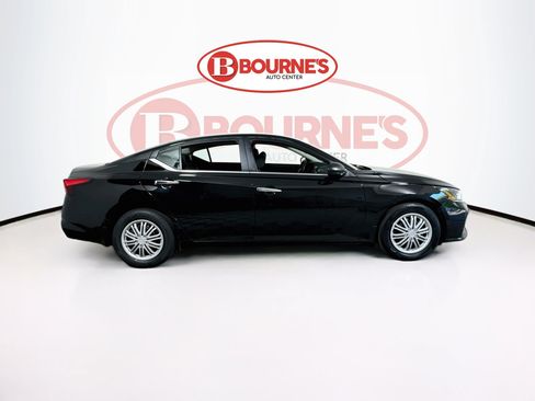 Used 2024 Nissan Altima 2.5 S FWD image 9
