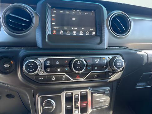 Used 2023 Jeep Wrangler Unlimited Sport AWD/4WD image 11
