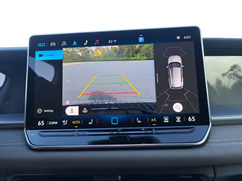 New 2025 Volkswagen Tiguan SE image 24