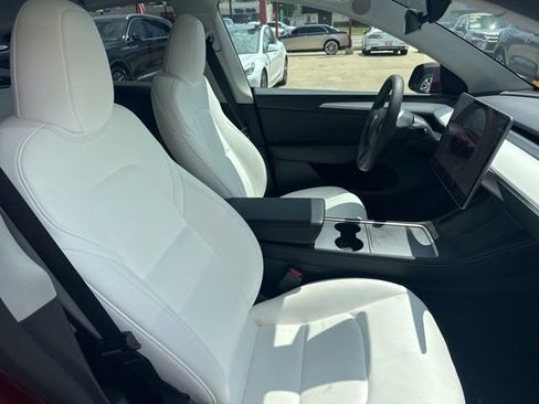 Used 2024 Tesla Model Y 2WD image 22
