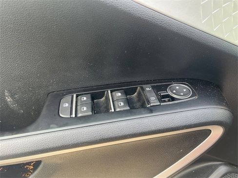 Used 2022 Kia Soul LX image 16