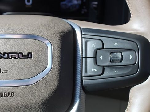 Used 2024 GMC Yukon Denali image 28