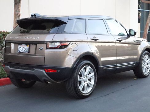 Used 2018 Land Rover Range Rover Evoque SE Premium image 5
