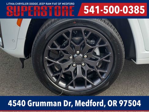 New 2026 Jeep Grand Cherokee Summit w/ Obsidian Package AWD/4WD image 16