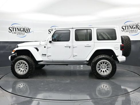 Used 2022 Jeep Wrangler Unlimited Sahara AWD/4WD image 4