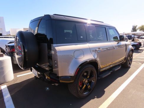 Used 2023 Land Rover Defender 110 X image 3