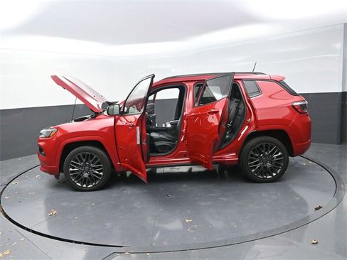 Used 2023 Jeep Compass Limited image 38