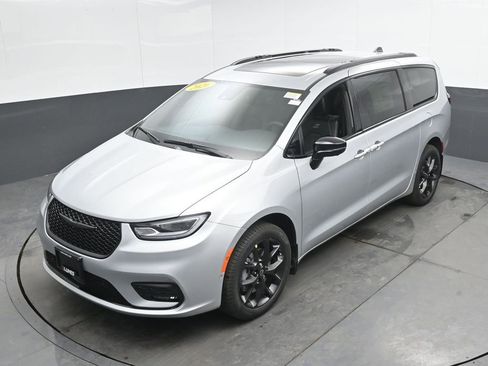 New 2026 Chrysler Pacifica Select w/ S Appearance Package AWD/4WD image 35