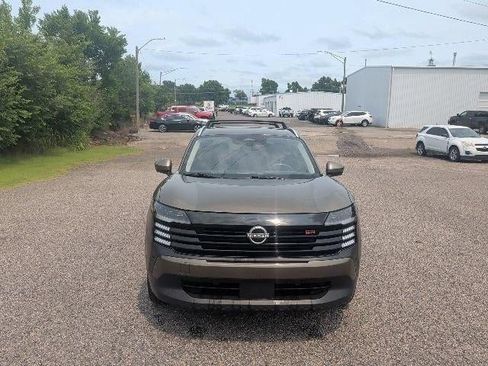 Used 2025 Nissan Kicks SR w/ SR Premium Package FWD image 9