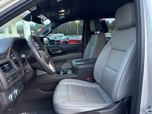 Used 2021 GMC Yukon XL SLT w/ Rear Media and Nav Package image 4