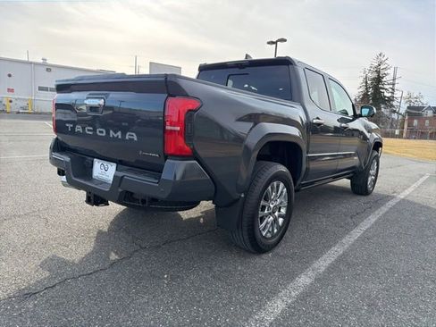 Used 2025 Toyota Tacoma TRD Off-Road image 9