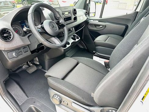 Used 2025 Mercedes-Benz Sprinter 2500 image 15