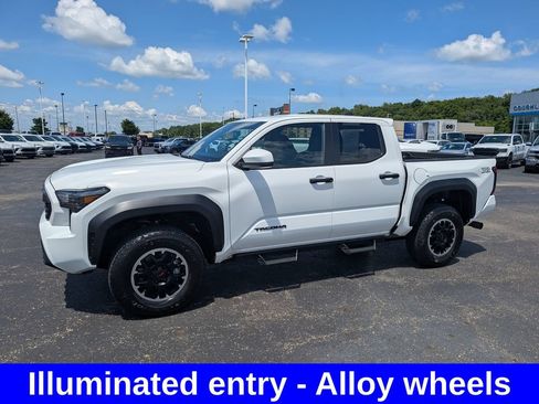 Used 2025 Toyota Tacoma TRD Off-Road AWD/4WD image 5
