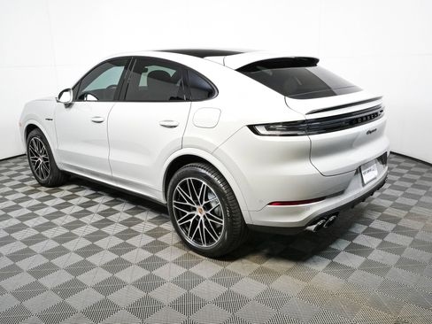 Certified 2026 Porsche Cayenne E-Hybrid Coupe AWD/4WD image 3