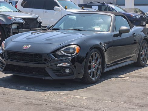 Used 2018 FIAT 124 Spider Abarth RWD image 3
