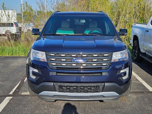 Used 2016 Ford Explorer XLT w/ Equipment Group 201A AWD/4WD image 2