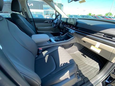 New 2026 Kia Carnival FWD image 26