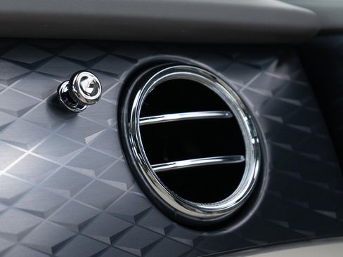 New 2025 Bentley Bentayga V8 image 42