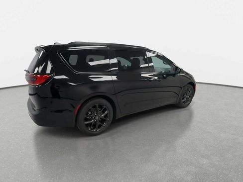 New 2026 Chrysler Pacifica Select w/ S Appearance Package FWD image 8