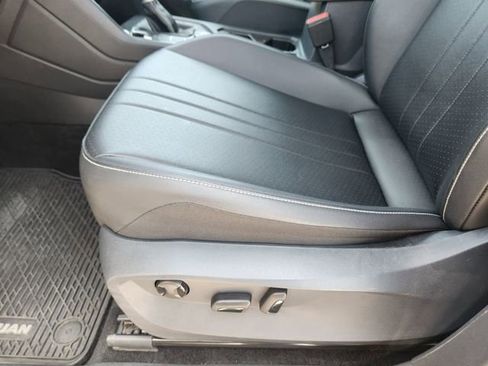 Used 2024 Volkswagen Tiguan Wolfsburg Edition image 25