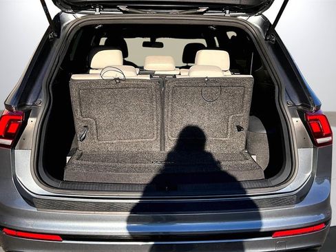 Used 2021 Volkswagen Tiguan SE R-Line image 26