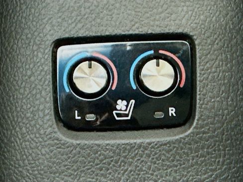 Used 2013 Toyota Avalon Limited FWD image 24
