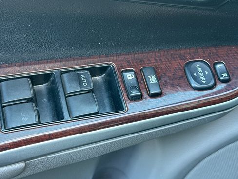 Used 2013 Toyota Camry XLE w/ Leather Pkg FWD image 13