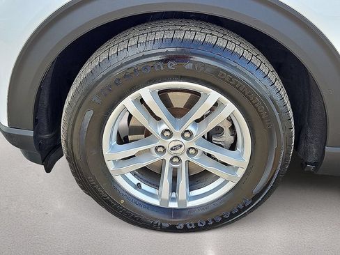 Used 2023 Ford Explorer XLT RWD image 13