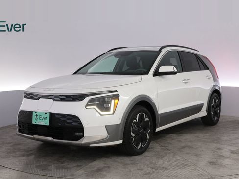 Used 2024 Kia Niro Wave w/ Wave Preserve Package FWD image 2