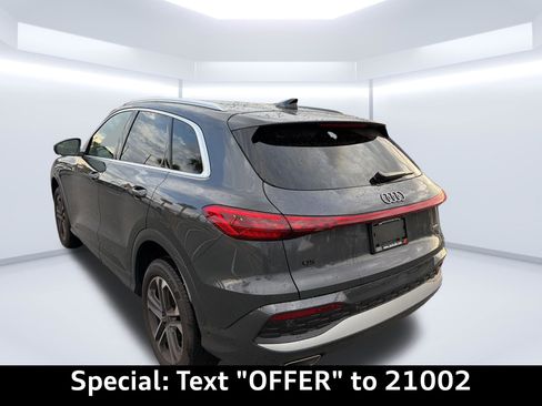 Certified 2025 Audi Q5 Premium w/ Convenience Package image 5