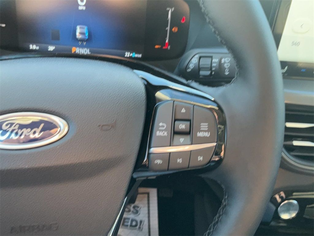 New 2025 Ford Escape SE FWD image 19