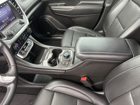 Certified 2023 GMC Acadia SLT AWD/4WD image 22