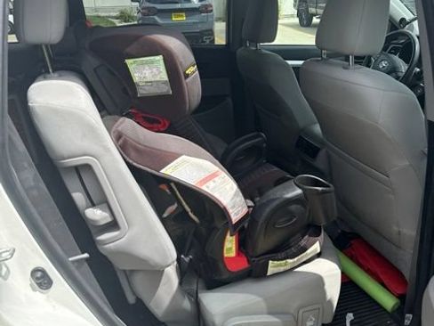Used 2018 Toyota Highlander LE AWD/4WD image 10